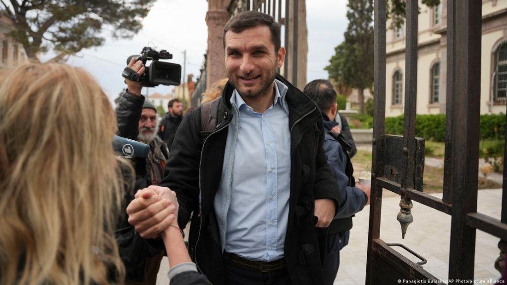 Nasos Karakitsos, one of 24 aid workers and volunteers accused of participating in migrant rescue operations, has already spent three months in pre-trial detention | Photo: Panagiotis Balaskas/AP Photo/picture alliance