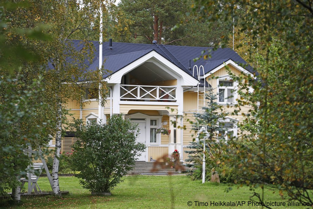 Former Prime Minister of Finland Juha Sipila's house seen on September 5, 2015. He didn't end up housing refugees there as initially offered | Photo: Timo Heikkala/AP/picture-alliance