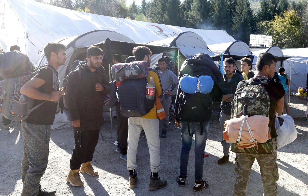 ANSA / محطة في البوسنة والهرسك لمجموعة من المهاجرين على طريق البلقان. المصدر: إي بي إيه / فهيم دامير.