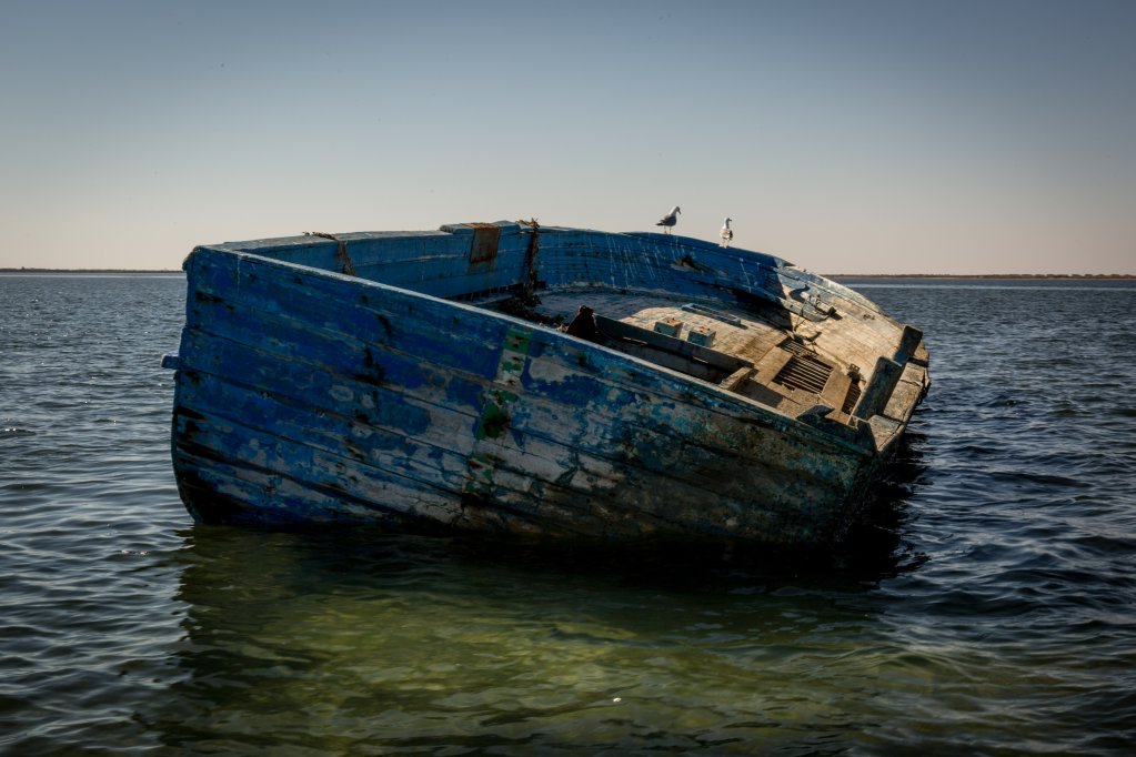 A wrecked smuggling boat lying in the Gulf of Zarzis | Photo: Courtesy of Giulia Bertoluzzi, Strange Fish and Small Boss productions