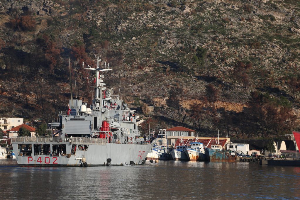 File photo: A group of migrants intercepted in international waters around Italy, arriving on board the Italian Navy vessel Libra at Shengjin, Albania, November 8, 2024 | Photo: Malton Dibra / EPA