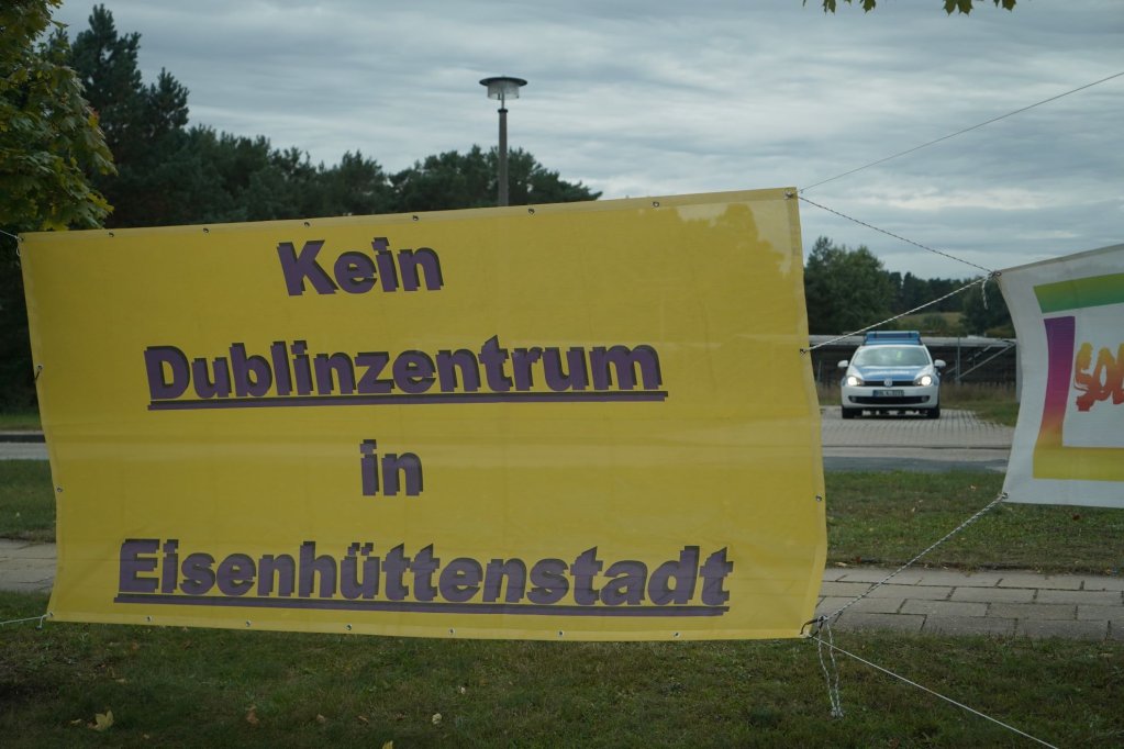 A sign outside the Eisenhüttenstadt reception center denouncing the new Dublin center | Photo: Sofia Christensen