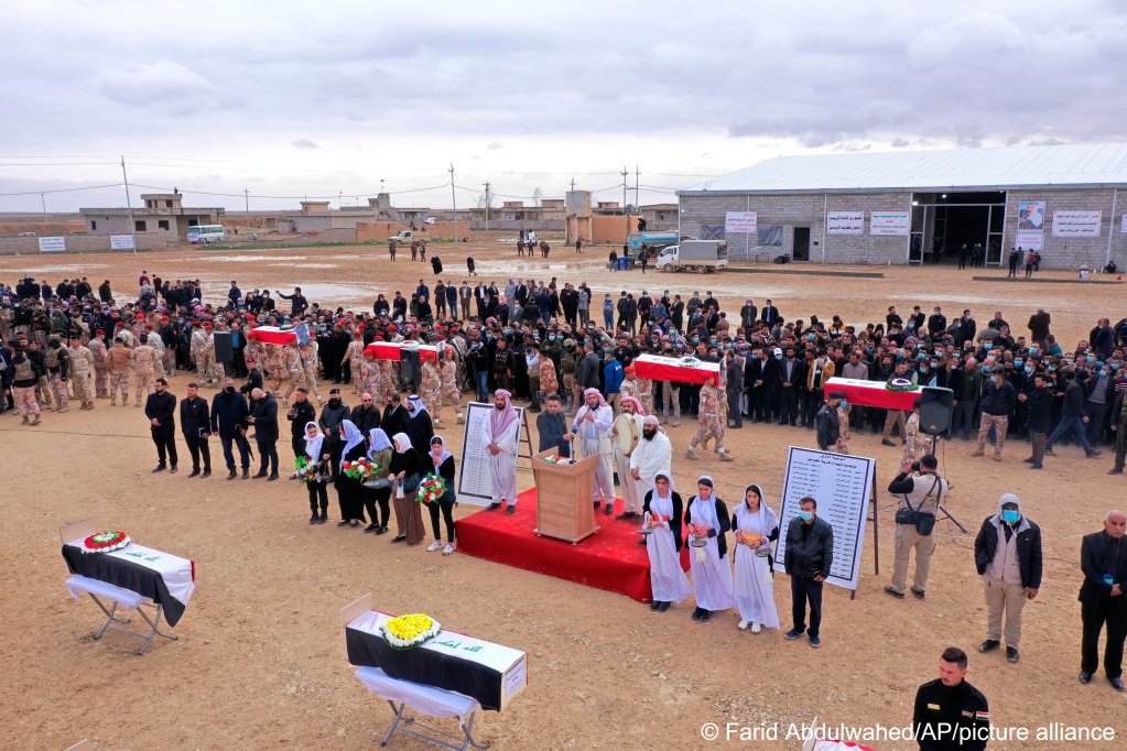Mourners prepare to bury the remains of 104 Yazidi victims in a cemetery in the village of Kocho in Iraq's northern Sinjar region on February 6, 2021. The Yazidis were killed by the IS terror militia in 2015. The bodies were exhumed from mass graves in 2020 with the coordination of the United Nations Investigative Team to Promote Accountability for Crimes Committed by IS | Photo: Farid Abdulwahed/AP