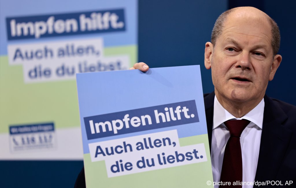 German Chancellor Olaf Scholz presenting a new vaccination campaign at a press conference on January 24, 2022 | Photo: Hannibal Hanschke/dpa/POOL AP/picture alliance
