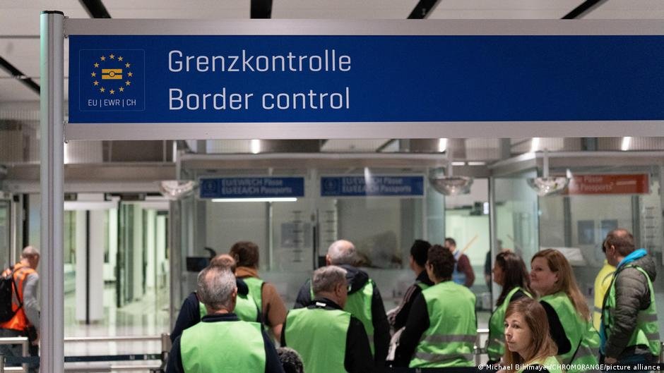 German Interior Minister Alexander Dobrindt has said Germany would not accept additional asylum seekers | Photo: Michael Bihlmayer/CHROMORANGE/picture alliance