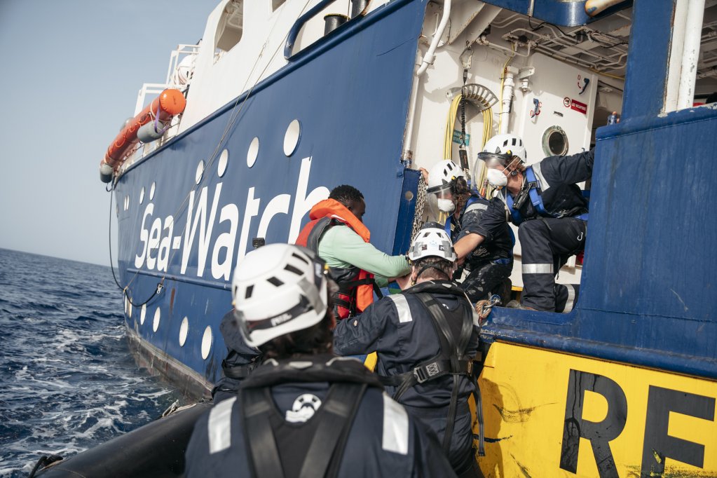 Crew of the Sea-Watch 4 help rescued people get on board | Copyright: Fabian Melber/Sea-Watch.org