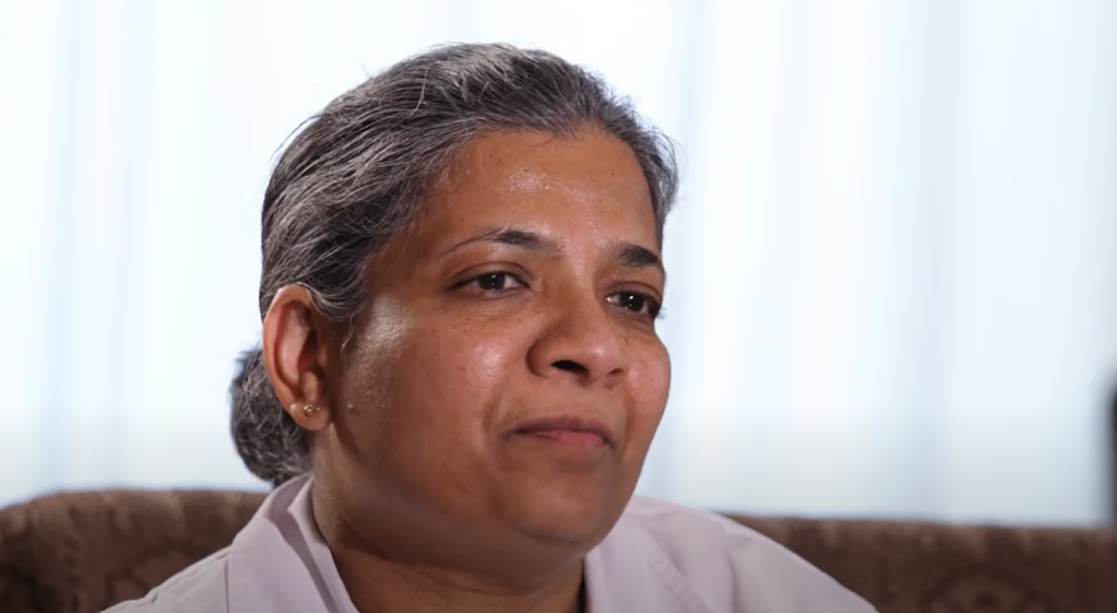 Uthpala De Silva is 50, has three children and used to be a math's teacher in her native Sri Lanka | Photo: Screenshot promotional video Progetto Integra