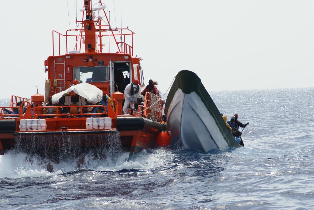 A rescue vessel of Spain's maritime rescue service assisting a migrant boat in distress | Photo: Sasemar