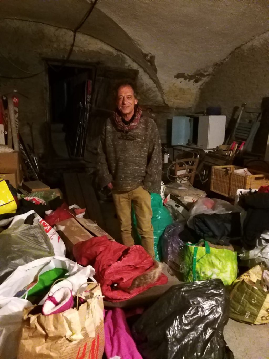 Piero Gorza among donations for migrants to try and protect against the cold temperatures high up in the mountains | Photo: Dany Mitzman / InfoMigrants