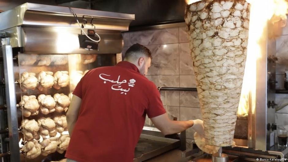 Many of the Syrian restaurants in Turkey are frequented mainly by Syrian refugees | Photo: Burcu Karakas/DW