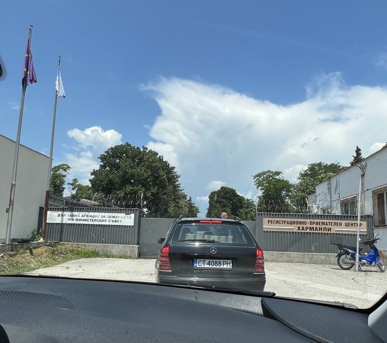 Entrance to Harmanli refugee reception center. June 20, 2023. | Photo: Sou-Jie van Brunnersum/InfoMigrants