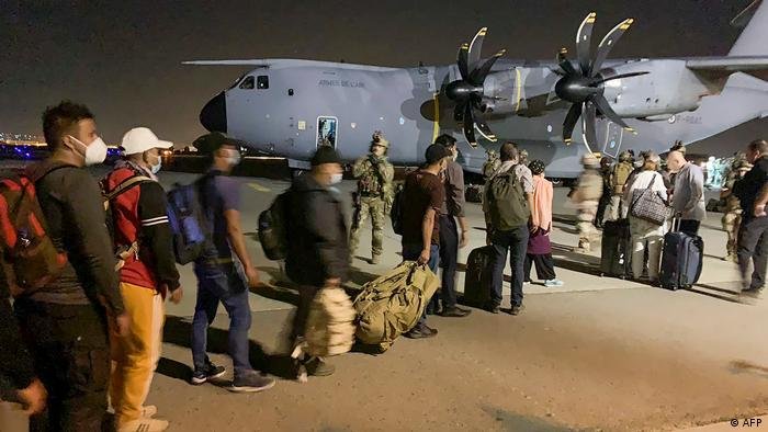 نظامیان فرانسه انتقال افراد از کابل را شروع کرده اند (آگست ۲۰۲۱)