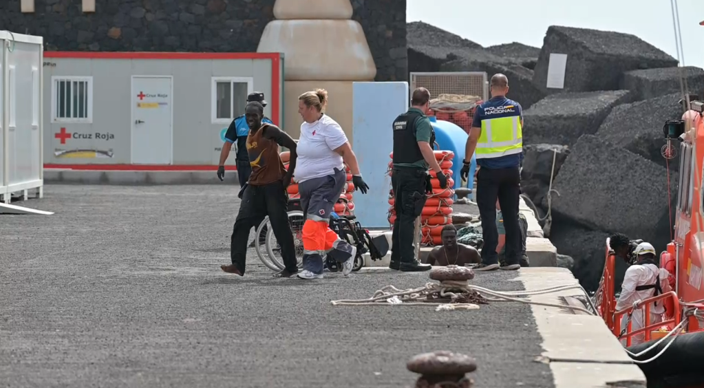 Screenshot of a video of the arrivals on El Hierro from a video by EFE and provided by ANSA | Source: EFE News agency / via ANSA