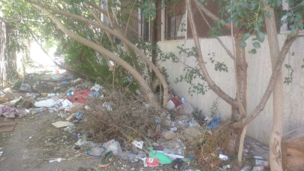 La maison abandonnée dans laquelle Ahmed et ses compagnons de travail sont cachés durant leur pause de la journée. Crédit : DR