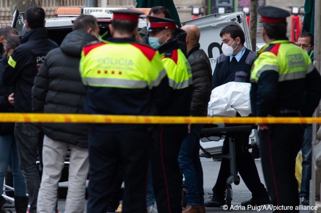 Bodies of some of the dead are carried out from the building in Barcelona | Photo: Adria Puig / AA picture alliance