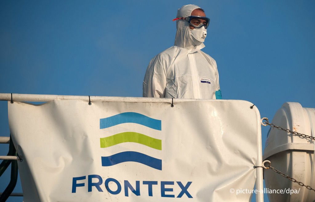 Frontex is active in all 27 European member states - here, an officer is on a patrol boat in Malaga harbor, Spain | Photo: picture alliance