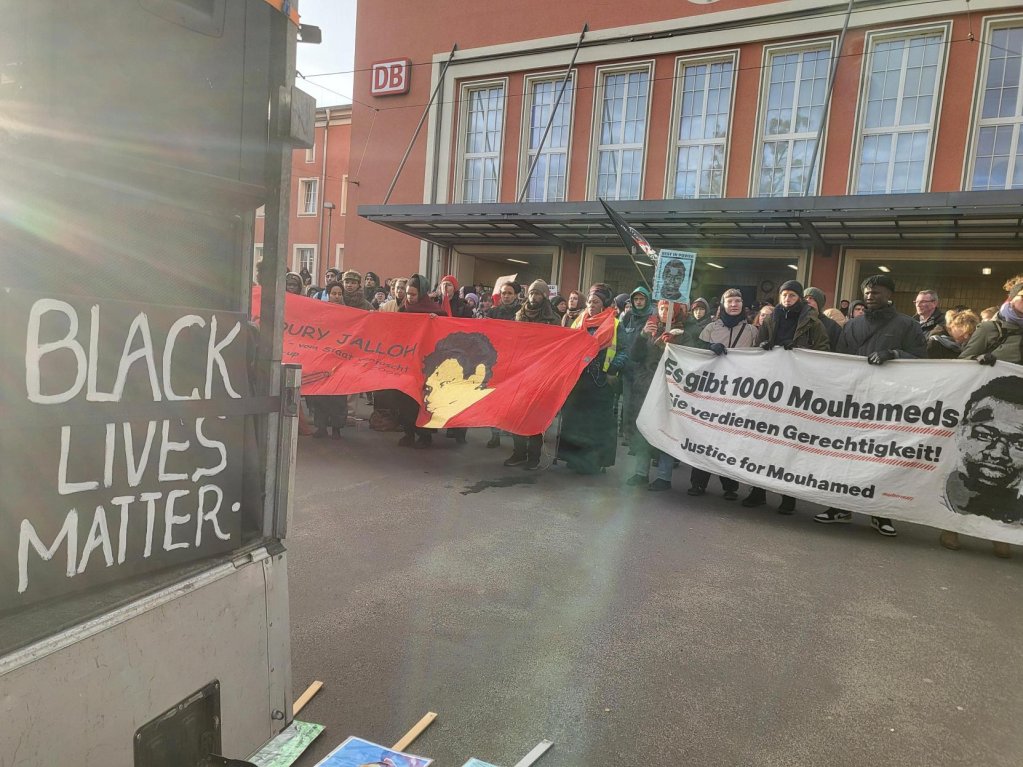 Demonstration in Dessau on January 7, 2025 to mark the 20th anniversary of the death of asylum seeker Oury Jalloh in Dessau, who died in 2005 in a fire in a police cell in Dessau under unexplained circumstances | Photo: Benjamin Bathke
