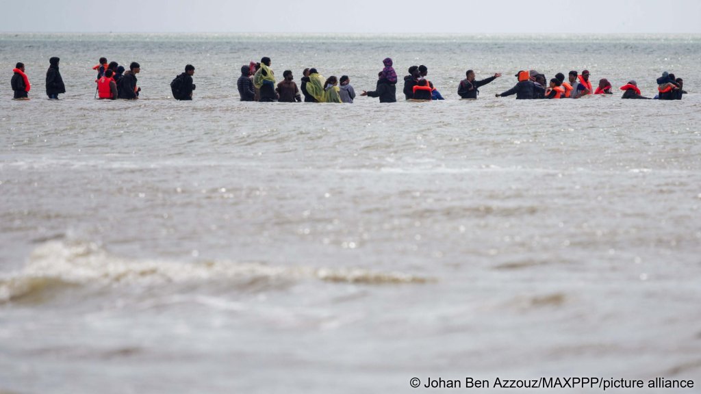 Departure of migrants by 'taxi- boat' with young children on the beach of Dannes on June 15, 2026 | Photo: Johan Ben Azzouz/PA Wire