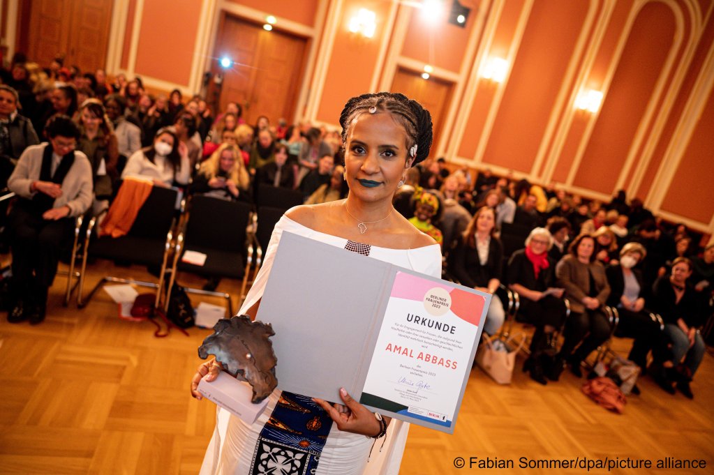 Berlin Women's Prize recipient Amal Abbass on March 7, 2023 | Photo: Fabian Sommer/picture-alliance