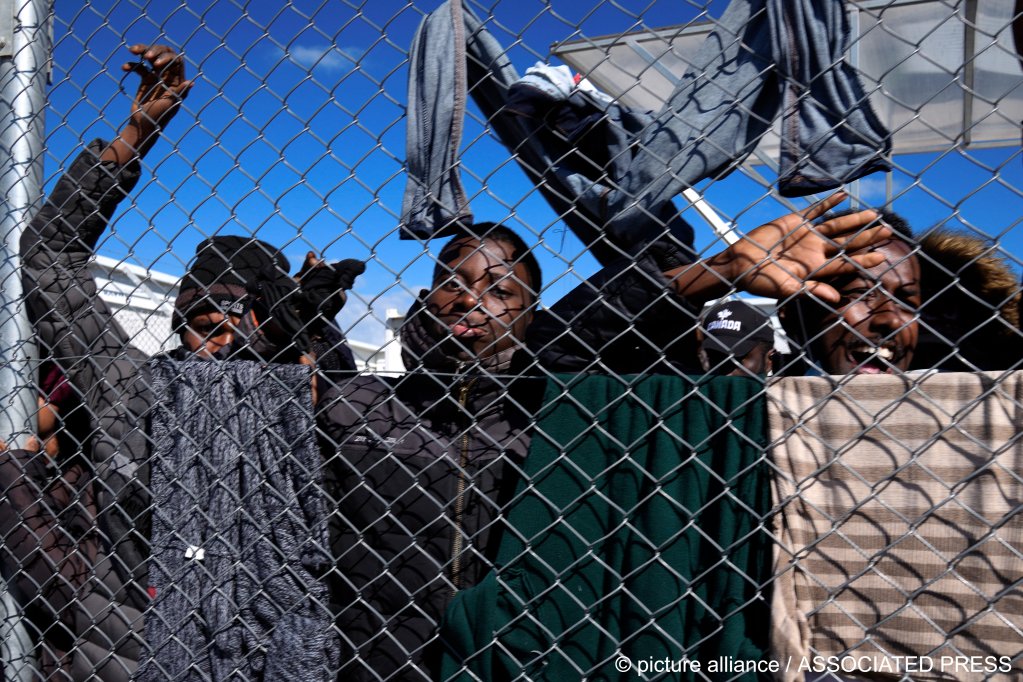 Migrants and asylum seekers inside the Pounara camp | Photo: Petros Karadijias / picture alliance / Associated Press