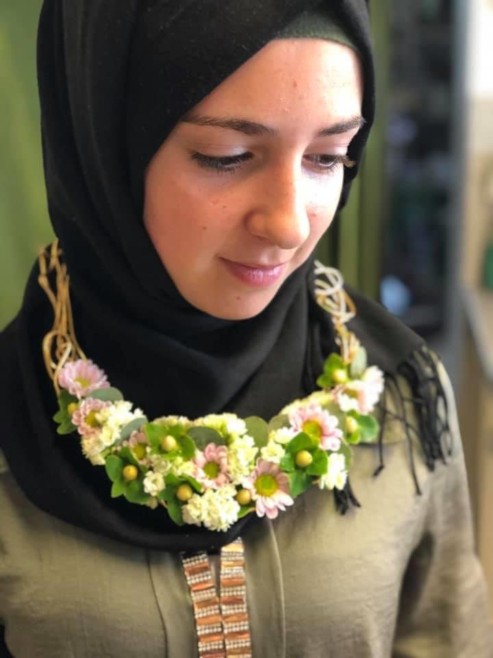 Mayaz finds it hard to imagine the future but she hopes that she can start her apprenticeship at Manu's Blumenbinderei in the autumn| Photo: Private with kind permission of the Blumenbinderei, Furth