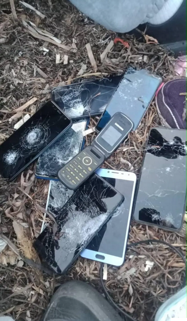 Migrants at the border said that Tunisian security forces had smashed their phones and sent HRW a picture | Photo: Private / HRW