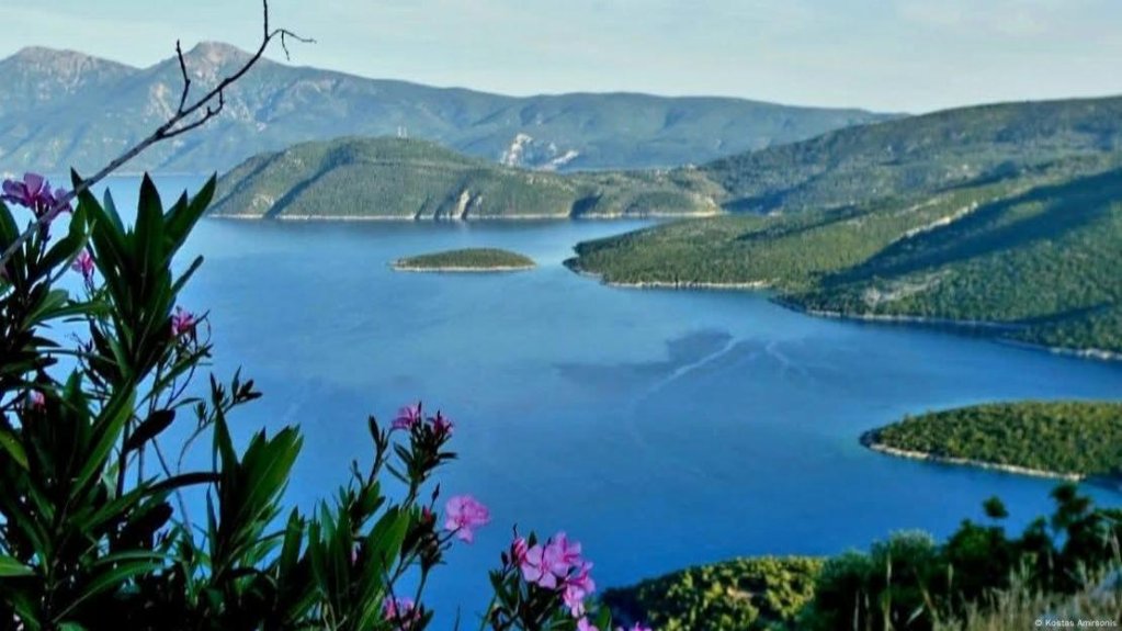 Giannis N, now living on Samos, believes that life is too short to sacrifice one's health through overwork just to enjoy retirement later | Photo: Kostas Amirsonis