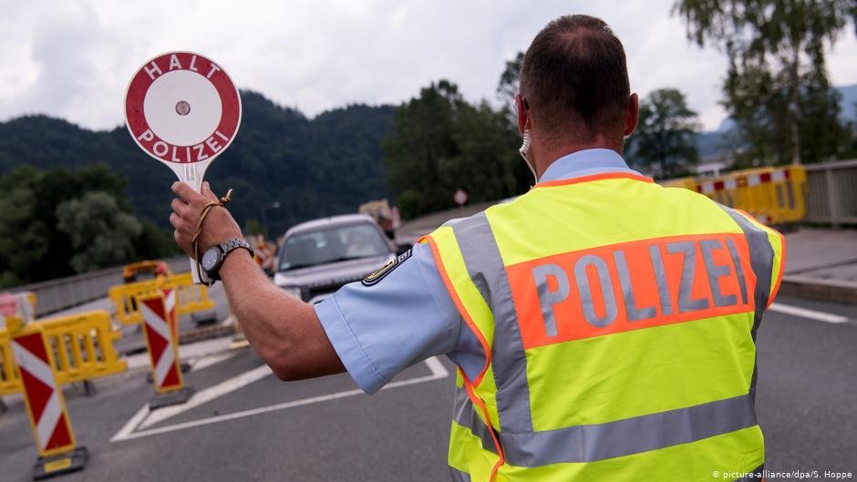 Border controls between Germany and Austria | Photo: Picture-alliance/dpa/S.Hoppe