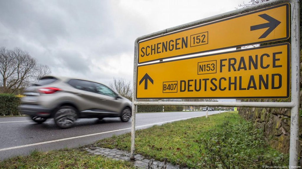 Within the Schengen area, people are meant to be allowed to roam freely | Photo: picture-alliance/dpa/J. Warnand