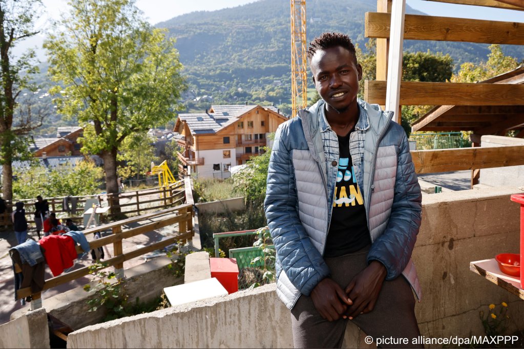 Migrants are living in increasingly precarious conditions in France, as authorities shut down refuges saying they are over-crowded | Photo: Pennant Franck / picture alliance / dpa / MAXppp