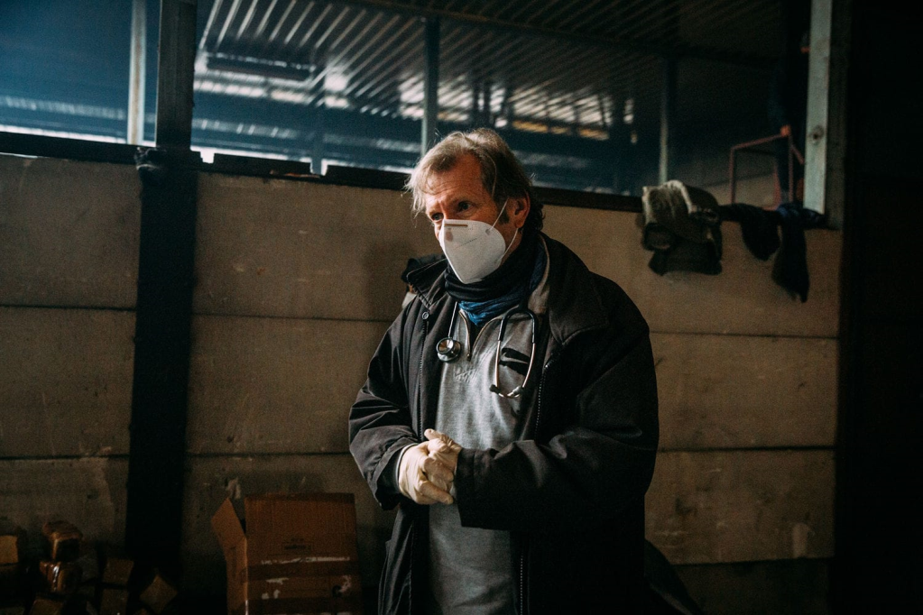 German streetwork doctor Gerhard Trabert in Bosnia | Photo: Alea Horst