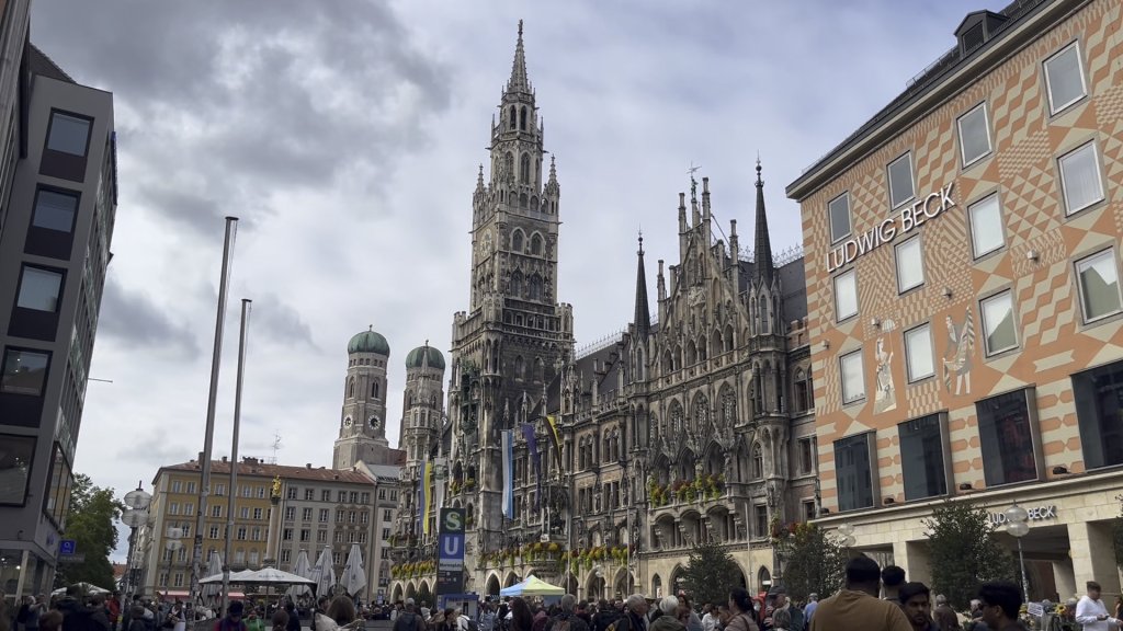 Munich city hall and Marienplatz the city's main square | Photo: Natasha Mellersh / InfoMigrants