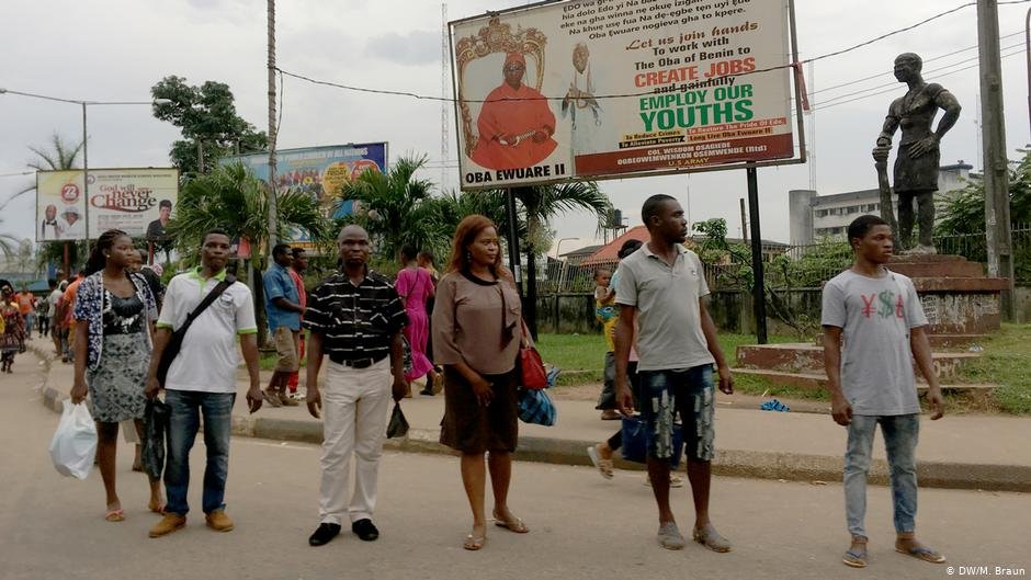 Youth unemployment is high in Nigeria. Many of the migrants hoping to make it to Europe leave and return from Benin City | Photo: DW / Maja Braun