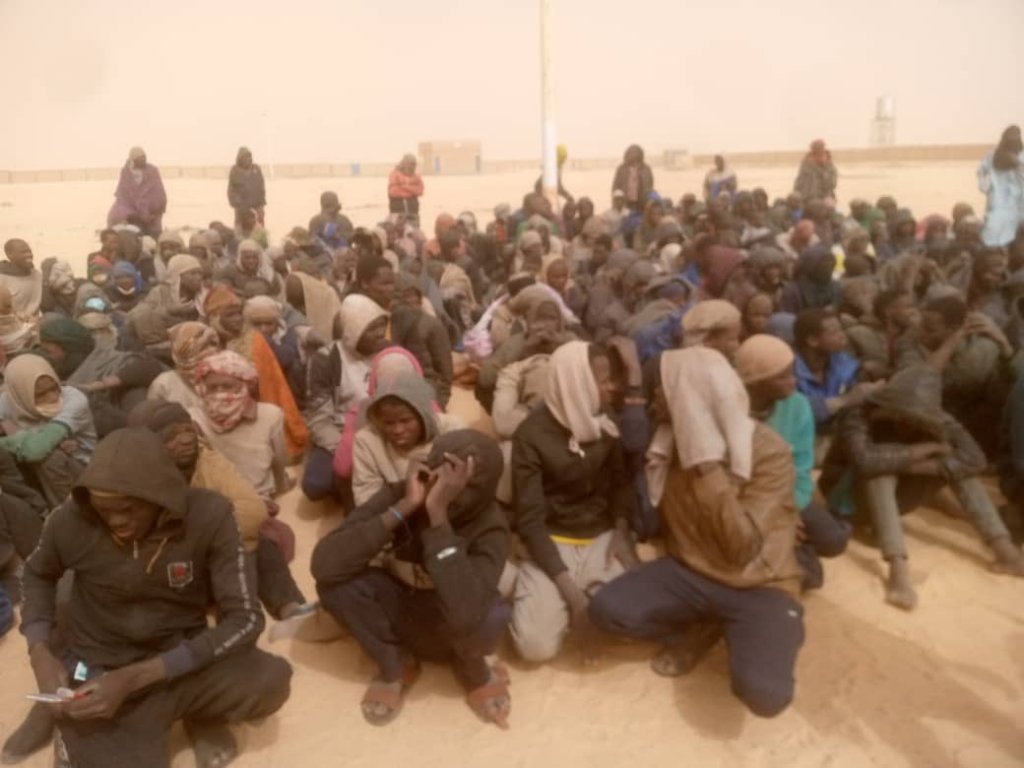 Des migrants à Dirkou, au Niger, en janvier 2025. Crédit : Alarme Phone Sahara