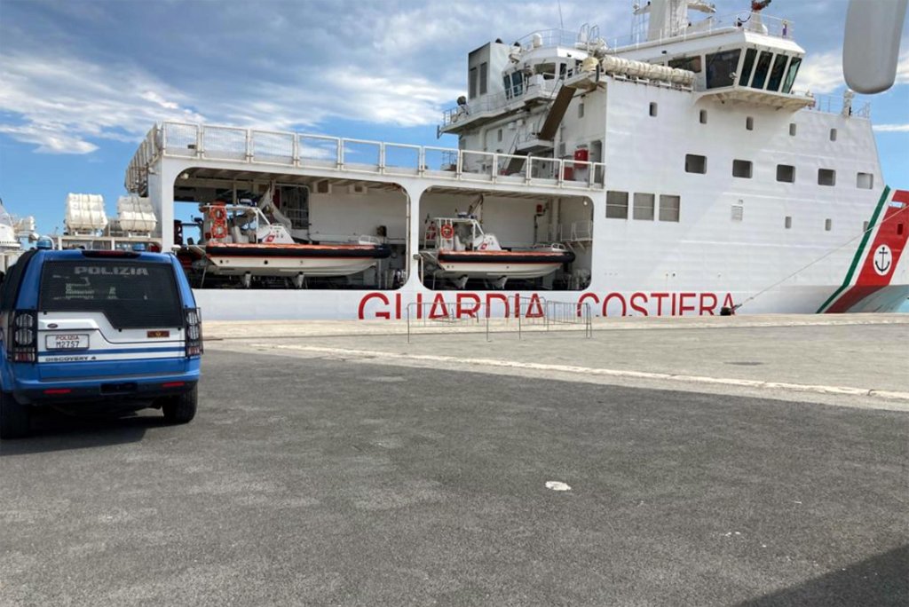 The Diciotti ship of the Italian Coast Guard at the port of Pozzallo, Sicily | Photo: ANSA