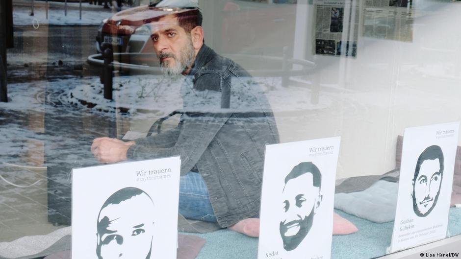 Gültekin at the office of the Initiative, where the victims are commemorated in drawings | Photo: Lisa Hänel/DW