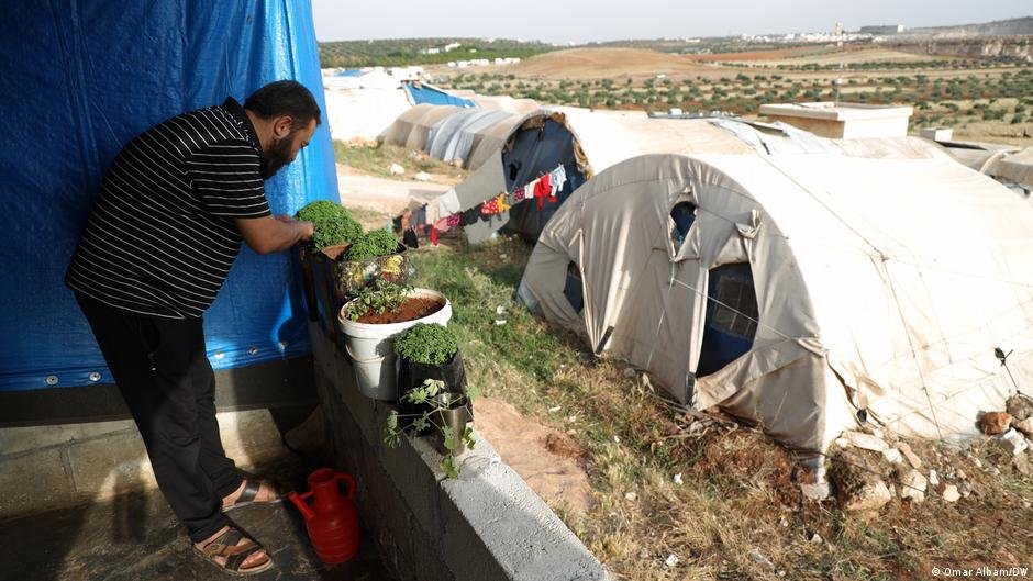 "There's a lot of persecution [in Lebanon]," Syrian man Ramzi al-Youssef told DW why he fled to Idlib | Photo: Omar Albam/DW