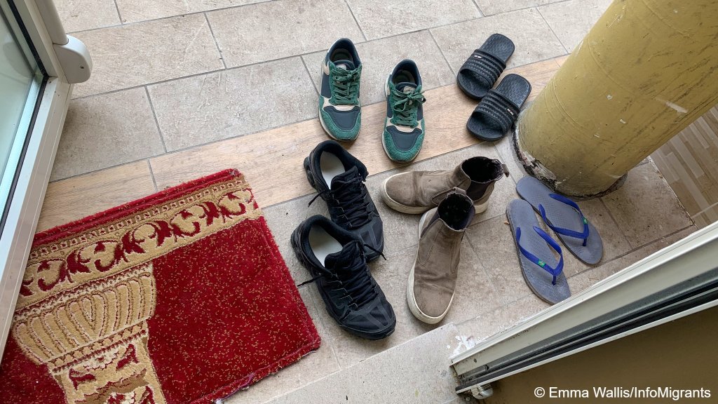 Shoes outside the door to the cultural center, in a space that had previously been used also for prayers | Photo: Emma Wallis / InfoMigrants