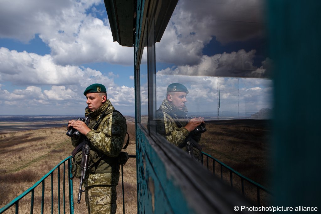 Serviceman Andrii Barabytskyi of the Kosyno border guard unit surveys the terrain from a watchtower at the Ukraine-Hungary state border, Berehove district, Zakarpattia Region, western Ukraine | Photo: Serhii Hudak / Avalon