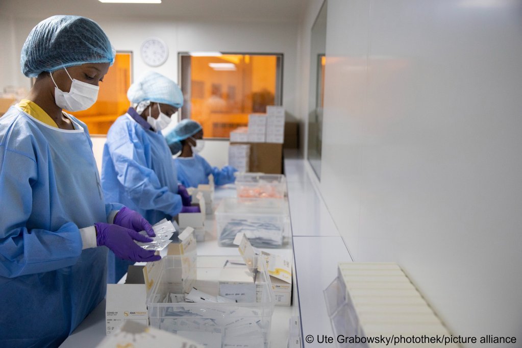 Des professionnels de santé à Dakar | Photo: picture alliance