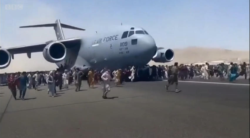 Scenes from Kabul airport published by the BBC in August 2021 | Screenshot: BBC News