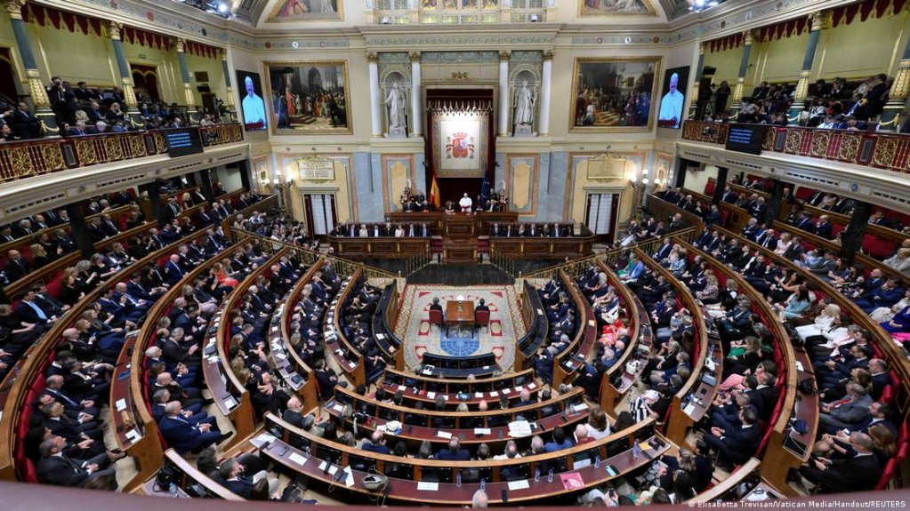 For three years, the government has failed to get a budget through parliament | Photo: Elisabetta Trevisan/Vatican Media/Handout/Reuters