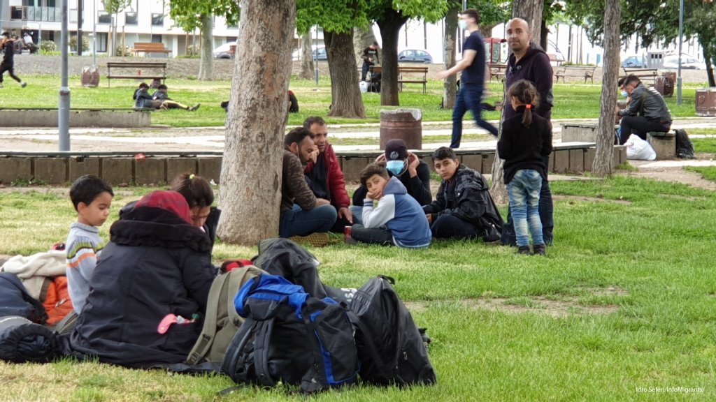 Groups of migrants wait in 'Afghan park' in the Serbian capital Belgrade. Many of them have already been subject to multiple pushbacks as they tried to cross into neighboring EU countries | Photo: Idro Seferi / InfoMigrants