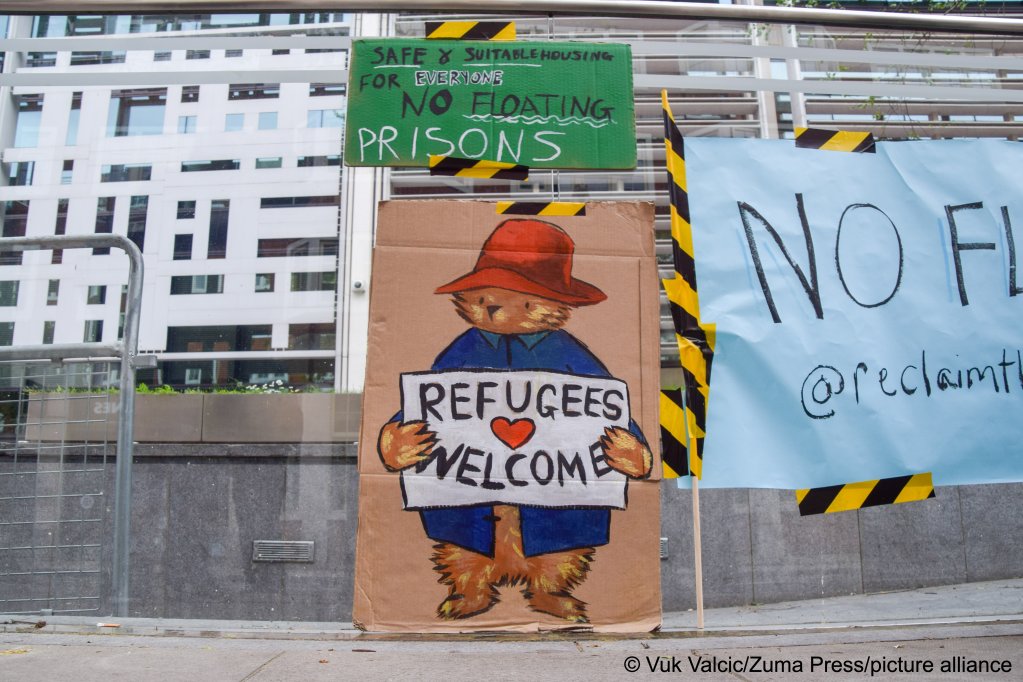 Critics of the UK's current migration policies have been demonstrating over the new floating barge that is due to house around 500 migrants in Portland Harbor in Dorset | Photo: Vuk Valcic / Zuma press / picture alliance