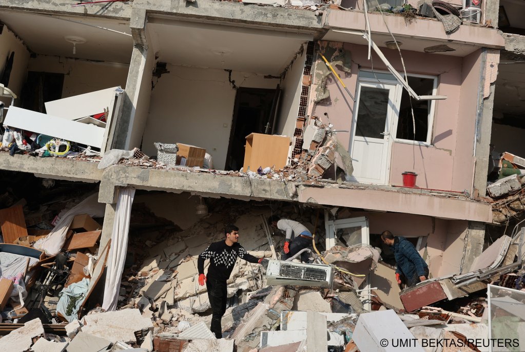 The search for survivors continues following the earthquake in Hatay, Turkey, February 7, 2023 | Photo: Reuters/Umit Bektas