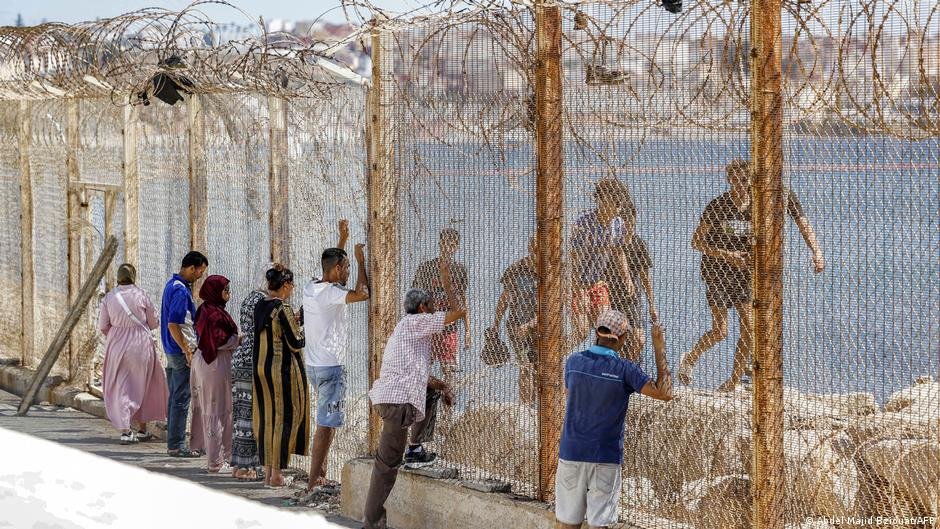 Most of the people who crossed into Ceuta have returned to Morocco | Photo: Abdel Majid Bziouat/AFP