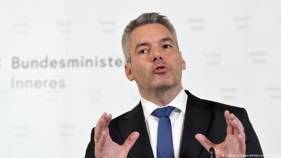 Austrian Interior Minister Karl Nehammer wants to lower the number of asylum seekers making their way into the country | Photo: picture-alliance/APA/Roland Schlager