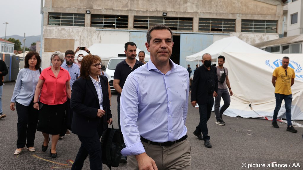 Former Greek Prime Minister Alexis Tsipras visited survivors in Kalamata | Photo: Costas Baltas / Anadolou Agency / picture alliance