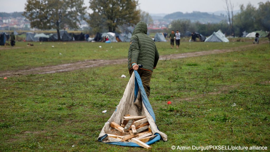 Hundreds of migrants are left to fend for themselves on the Bosnian side of the border each year, often surviving in improvised tent camps | Photo: Armin Durgut/PIXSELL