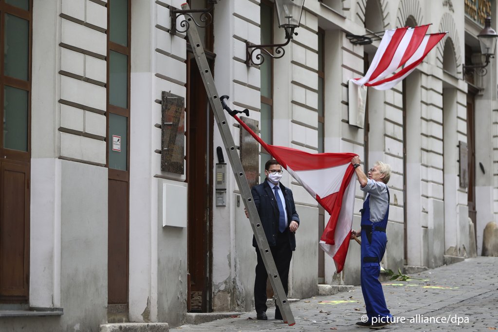 Children in Vienna were advised to stay home from school on Tuesday as the city reacted to the shock of Monday's deadly attack | Photo: picture-alliance 